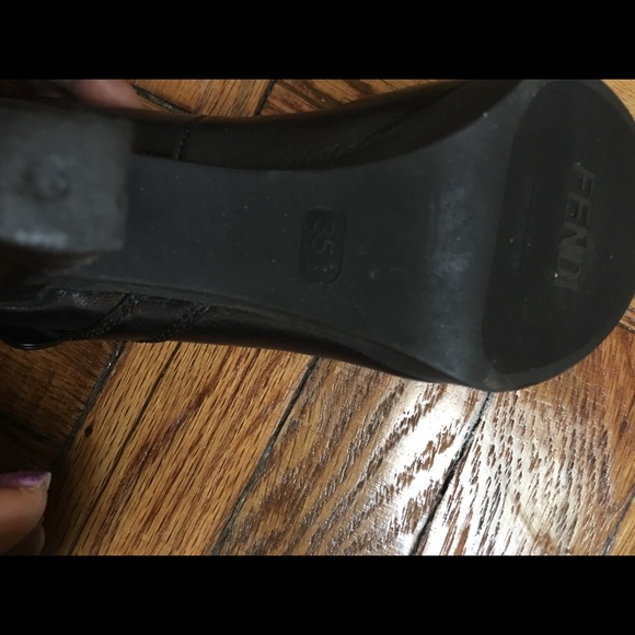 Authentic Fendi peep toe heels w/buckle size 351/2 - Picture 4 of 5